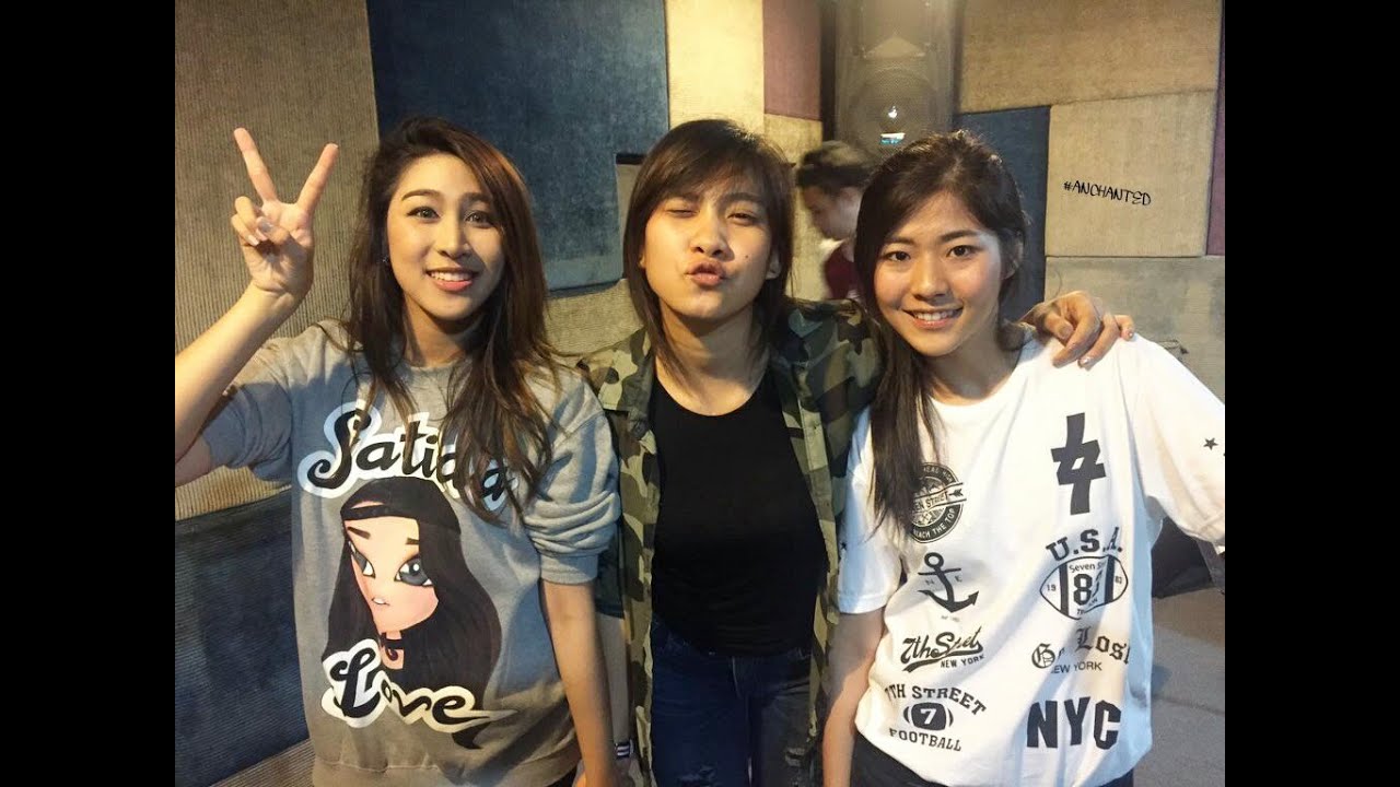 เอมน้ำ - มันจึงเป็นความรัก ที่ไม่ถึงกับสุข เป็นความทุกข์ ที่ไม่ถึงกับเศร้า