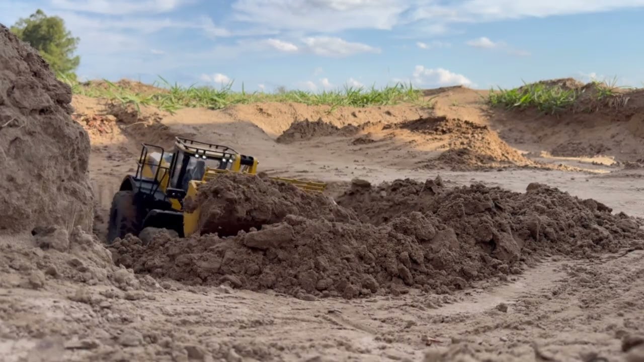 KOMATSU WA500-8 3D Printed RC 1/14 Excavating in Mining