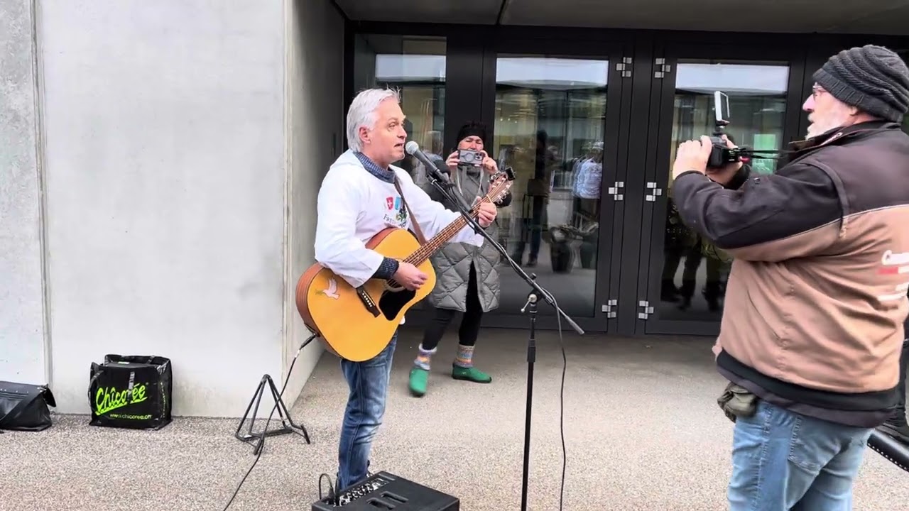 ++🇨🇭12.12.2025 Haftaustritt von Emanuel Br&uuml;nisholz vor dem Regionalgef&auml;ngnis Burgdorf🔔 Teil 3 ++