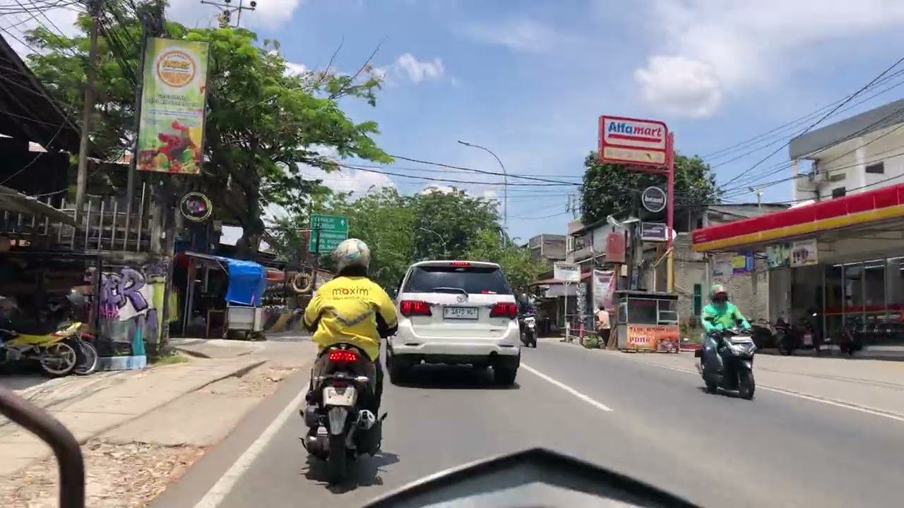 Suasana jalan siang hari dari Graha Raya sampai Sudimara Ciledug