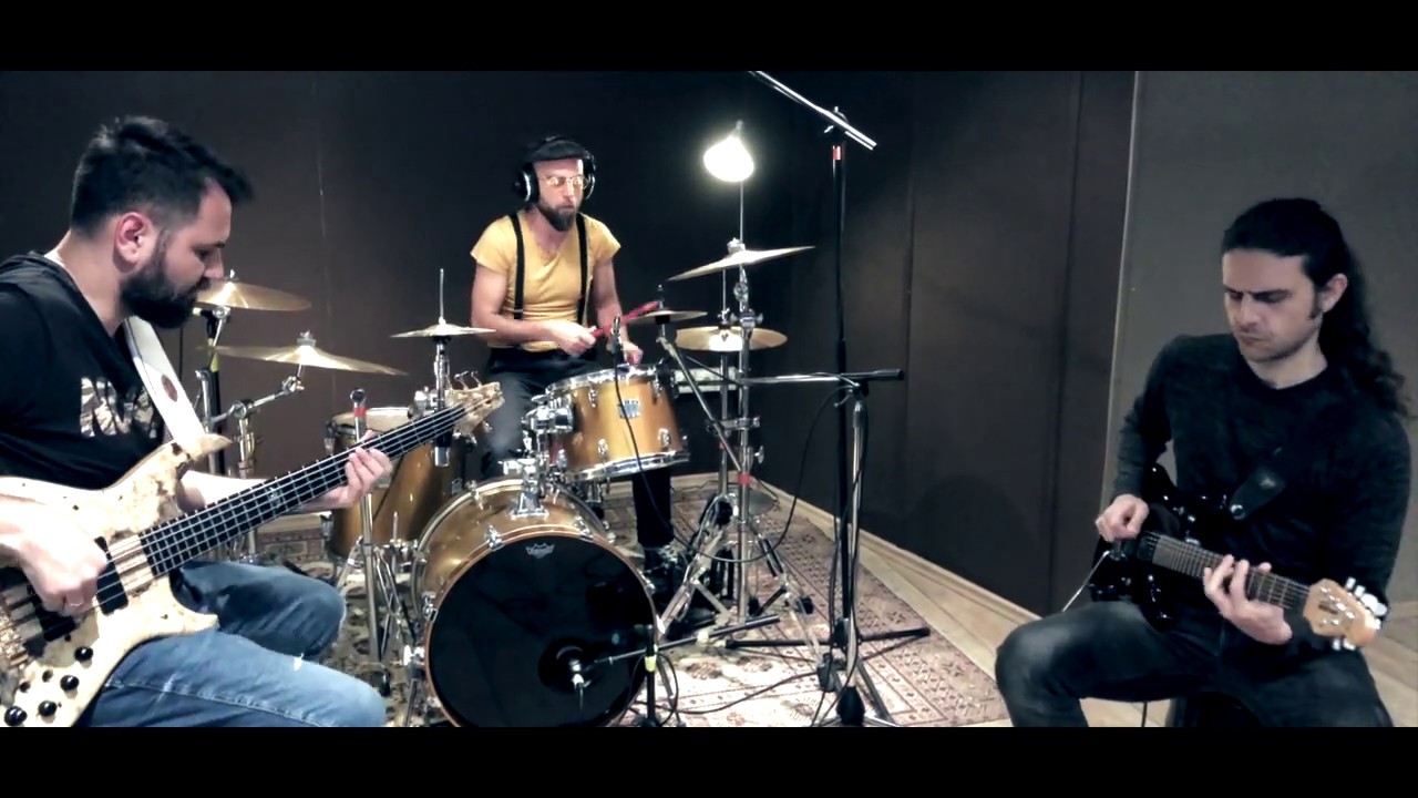Wondeful Slippery thing-Guthrie Govan (TRIO COVER) GREECE