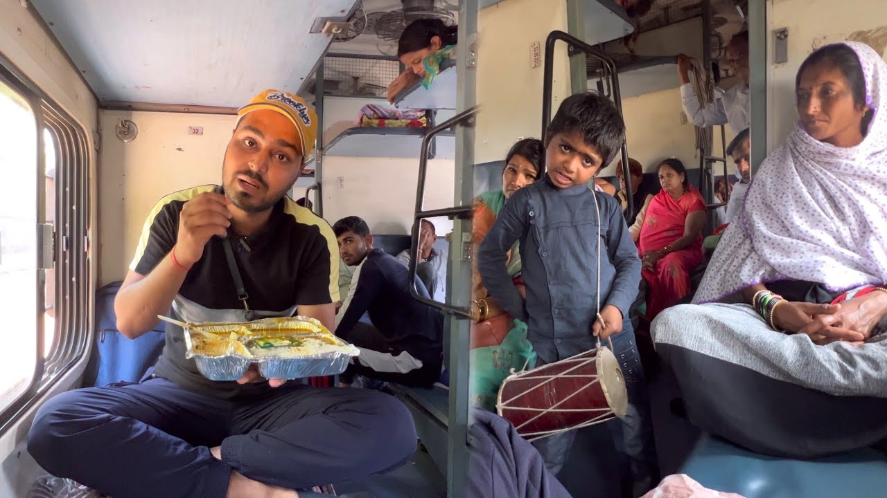 Chhattisgarh Express train journey *Pakda Food Scam phir hua ye*🙁