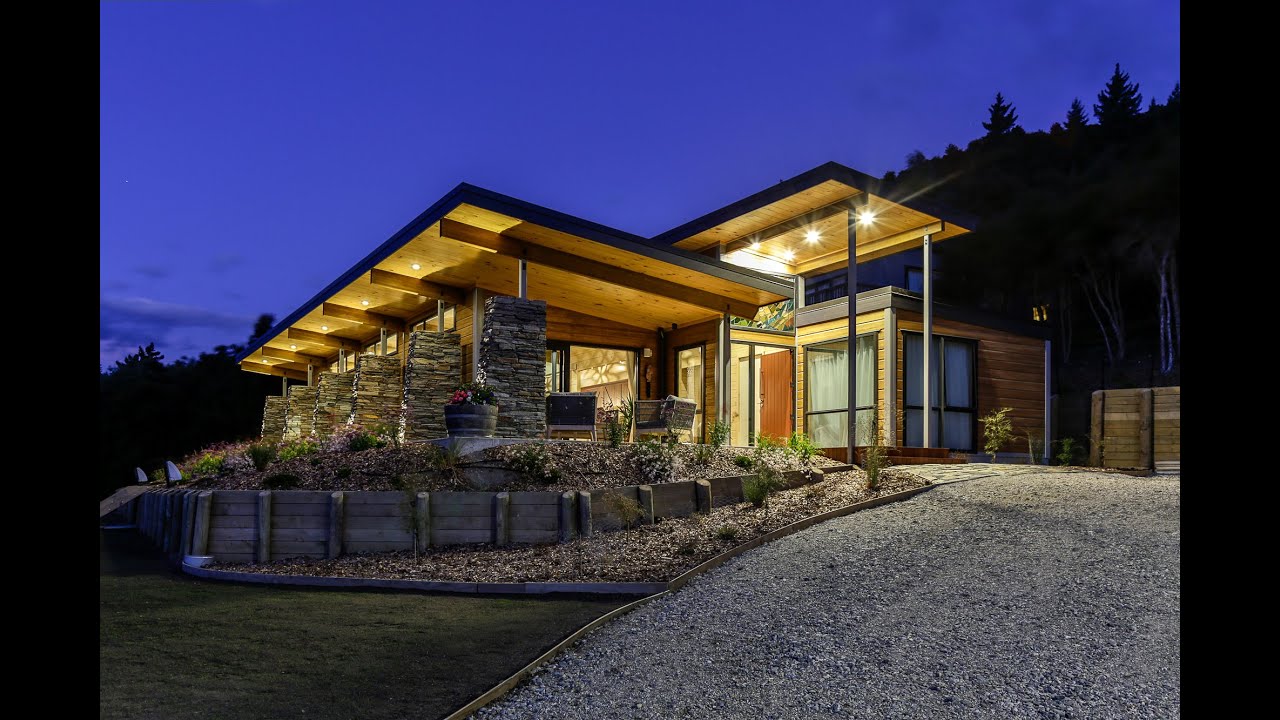 Lockwood Pavilion home soars on its hillside site in Wanaka