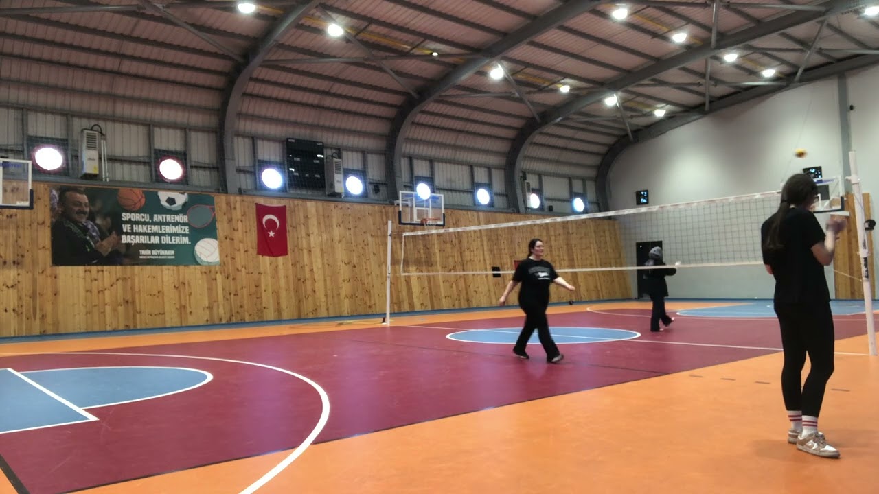 19 şubat pazartesi voleybol sondan önceki set 🥲