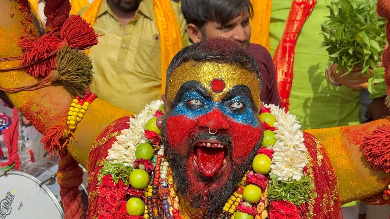 Jogini Avika Bangaru Bonam at Old City Bonalu 2026 🔥 | Powerful Potharaju Dance | Hyderabad Bonalu
