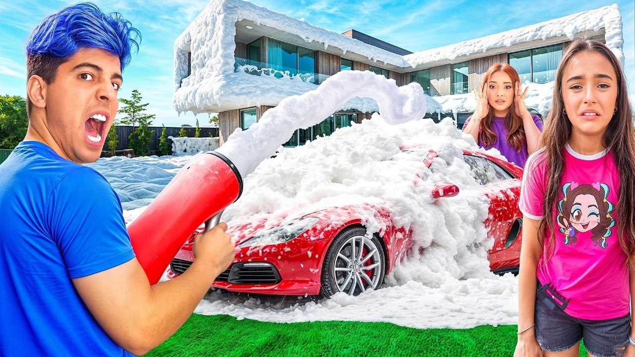 ENCHI TODA A MANSÃO E O CARRO DA LUA COM UMA MÁQUINA DE ESPUMA!! Elas brigaram comigo*