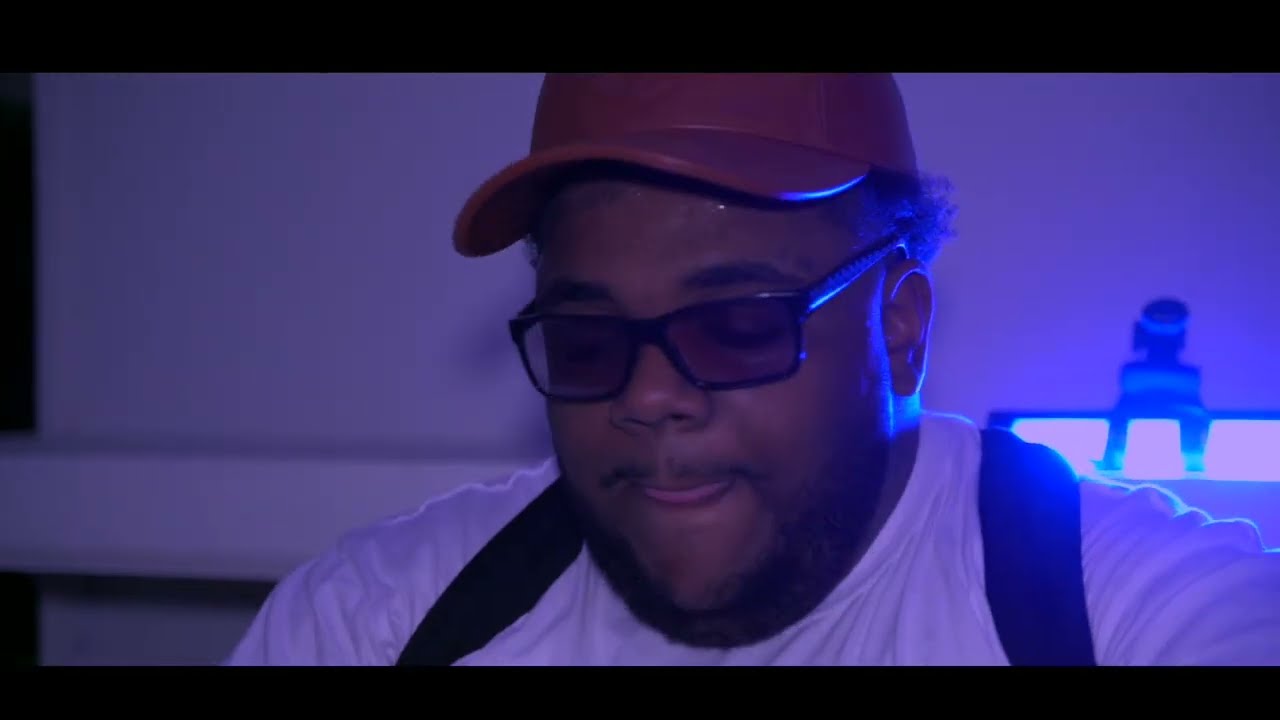 Upintheair - I luv new money (Official Music Video)