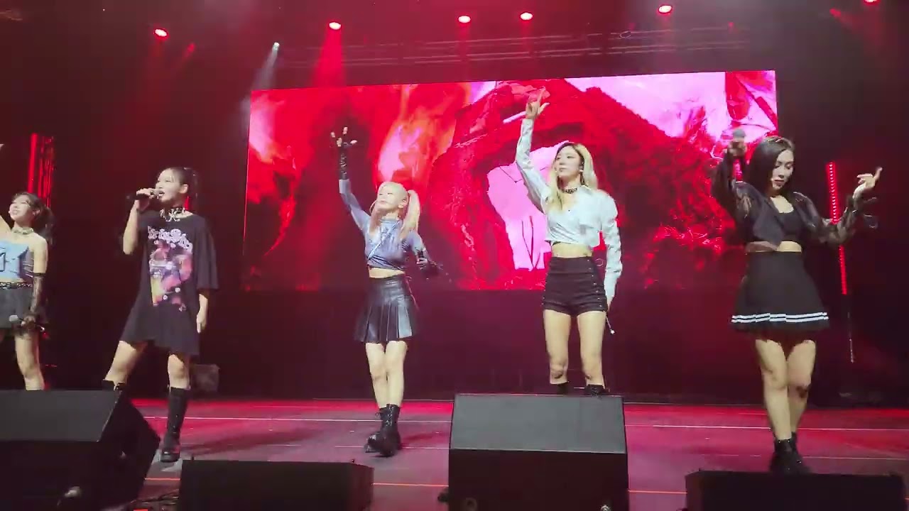 Dreamcatcher (드림캐쳐) - Break The Wall | 220701 | Reading PA | Front Row [4k60fps FANCAM]