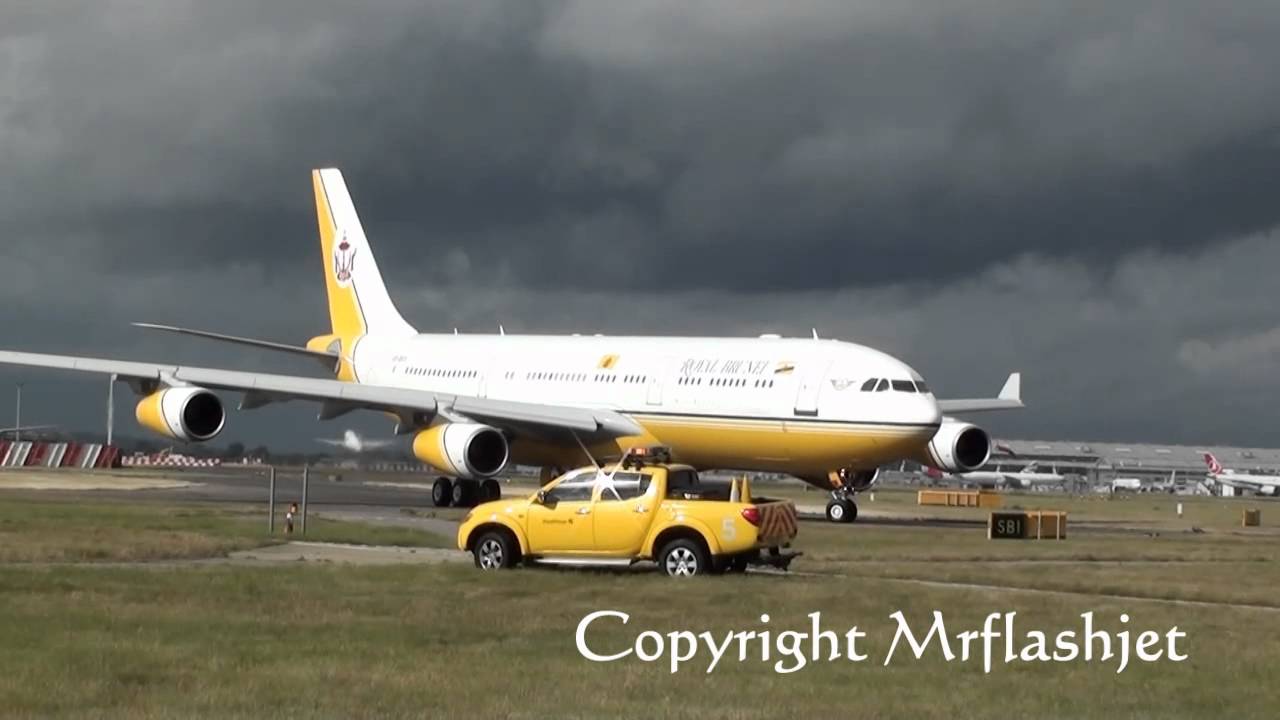 Royal Brunei A340-200 {V8-BKH} at London Heathrow Airport