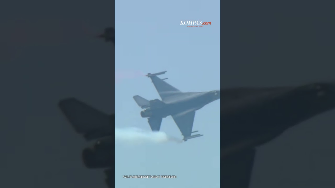 Atraksi Pesawat TNI AU, Terbang Terbalik Saat HUT Ke-80 RI