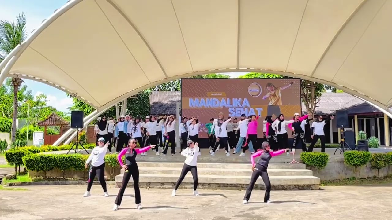 Gadis Baliku - Lopelope at Kuta Lombok -Mandalika sehat