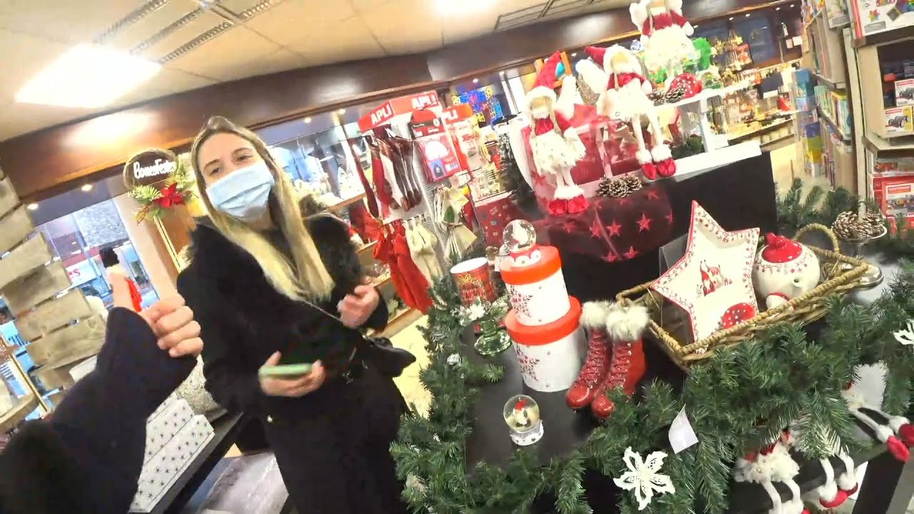 Gemita Y Agustin De Compras Navideñas