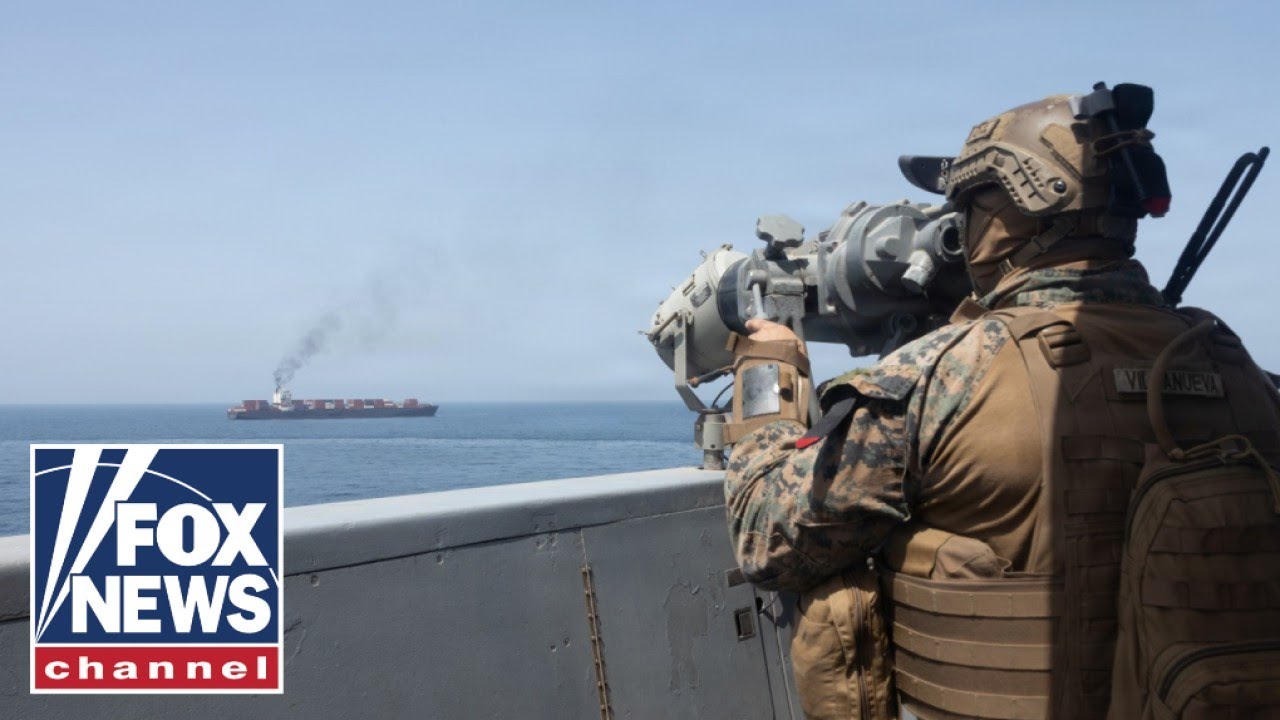 Эсминцы ВМС США уклонились от иранских атак в Ормузском проливе.