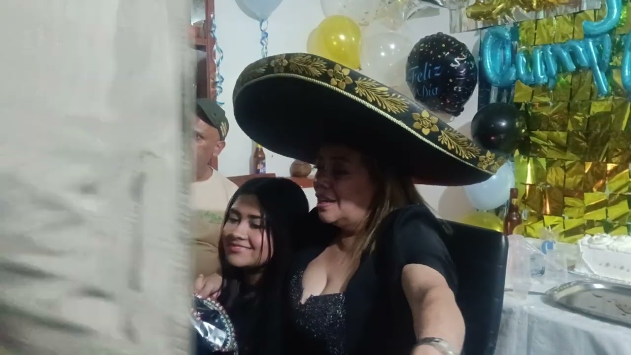 Feliz cumpleaños te desea el mariachi acompañado de tu familia y amigos 🎉🎊🥳🎂