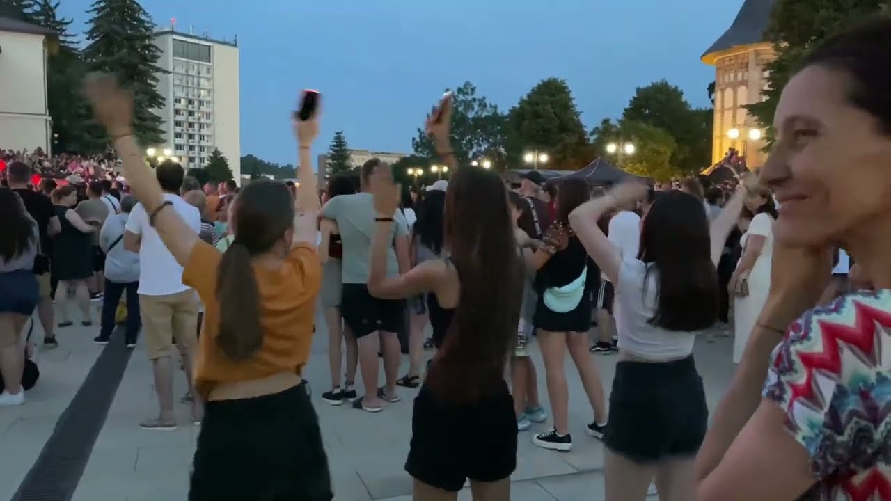 Piatra FEST, Om la Lună