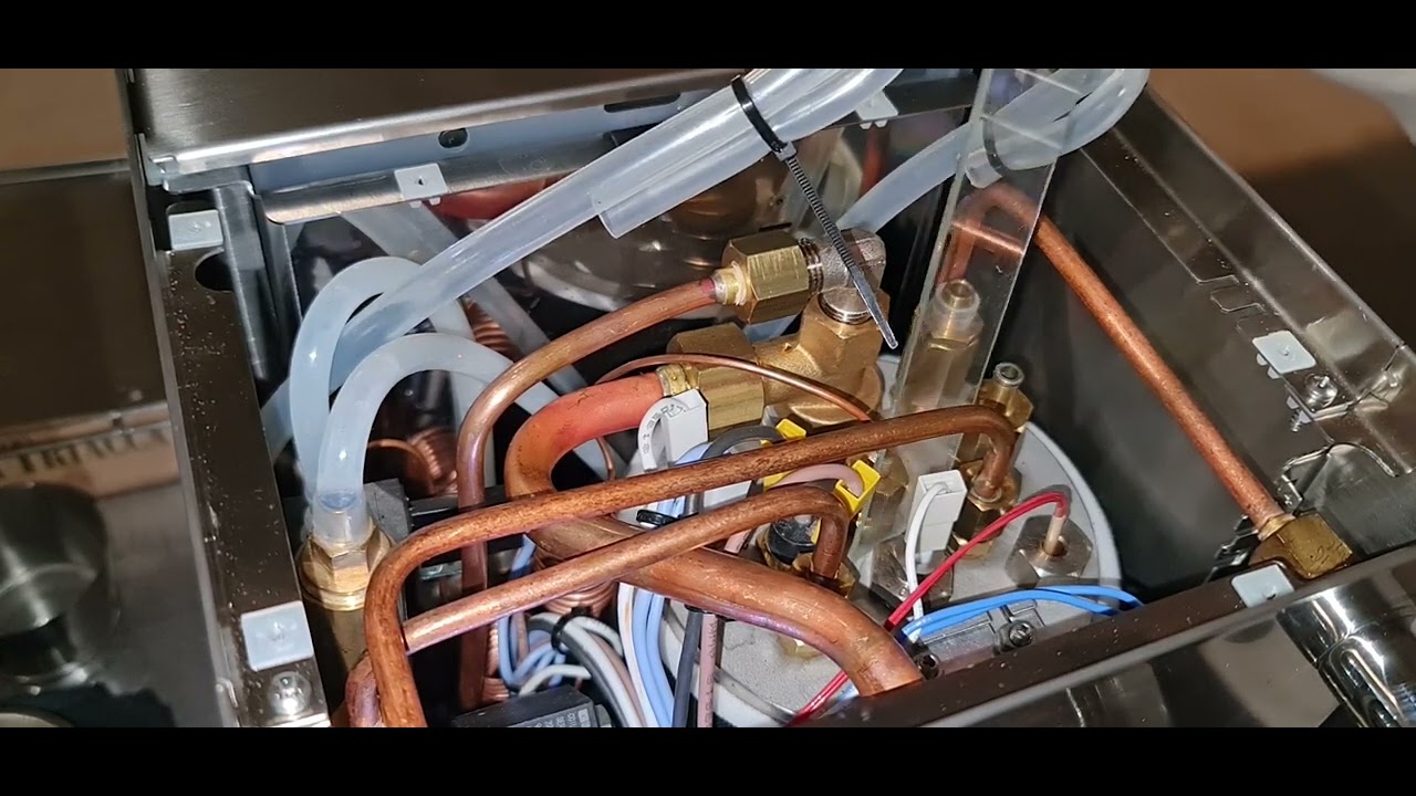 pl62x overpressure problem, leaking from the water level probe 9600105