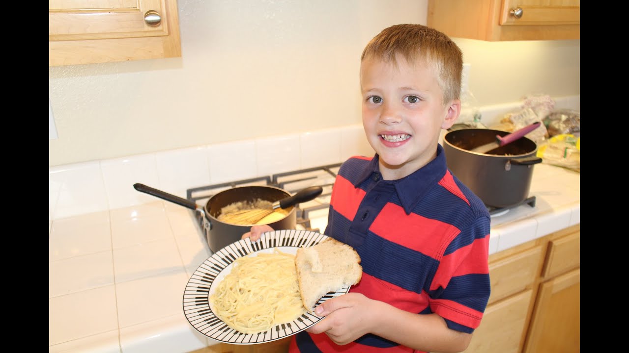 B&eacute;chamel Cheese Sauce: Family Fun Pack Cooking