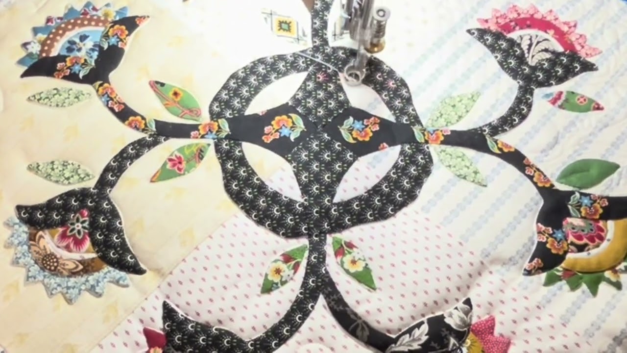 Leaves and curved crosshatching on a show quilt