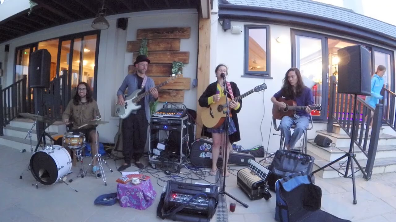 Treyarnon Bay YHA with Theo Mízu & Band Encore
