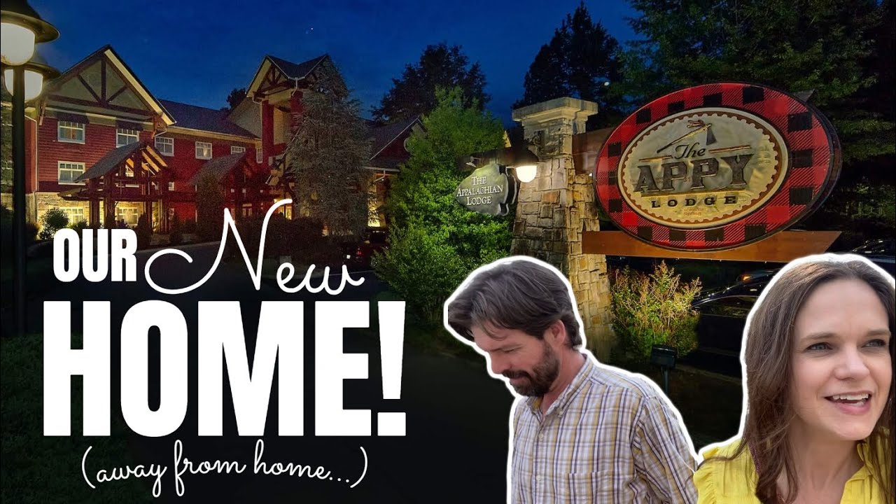 It's Time for a Smoky Mountains ZIP Trip! | Gatlinburg @ NIGHT & Downtown Flavortown Review