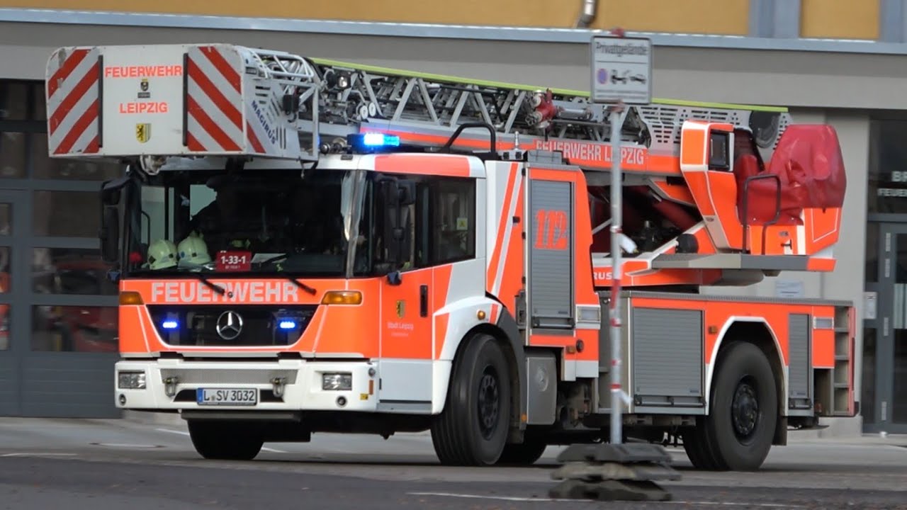 (im Alleingang) Einsatzfahrt DLK der Berufsfeuerwehr Leipzig Hauptfeuerwache