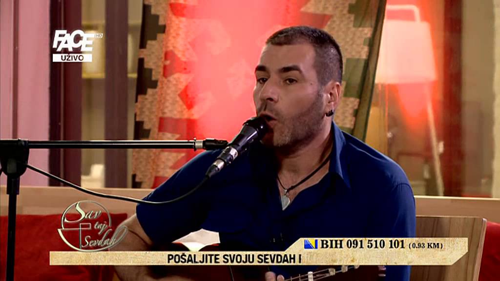 Šarenika jabuka Tamburalo momče uz tamburu Nihad Voloder