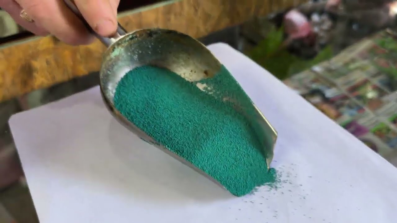 Фунгіцид КОСАЙД 2000 і багато других популярних засобів захисту рослин. Який мають колір,запах і т п