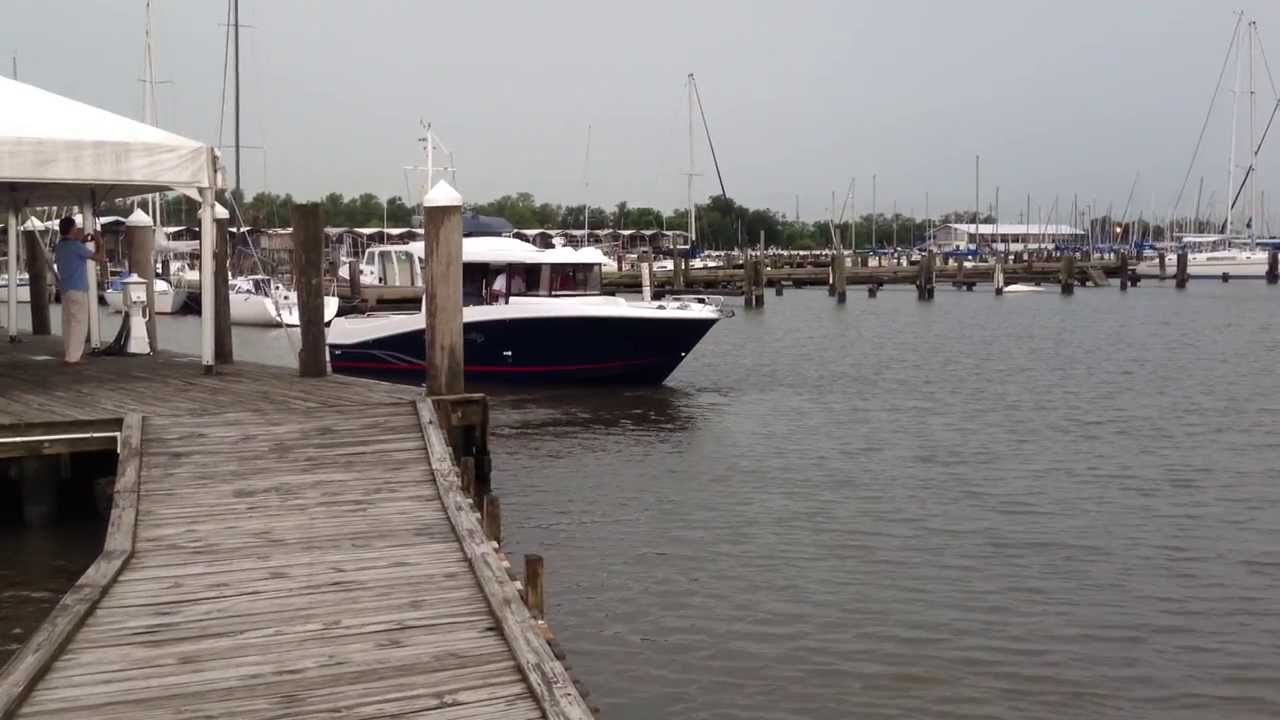 Beneteau Barracuda 9 Casting Off