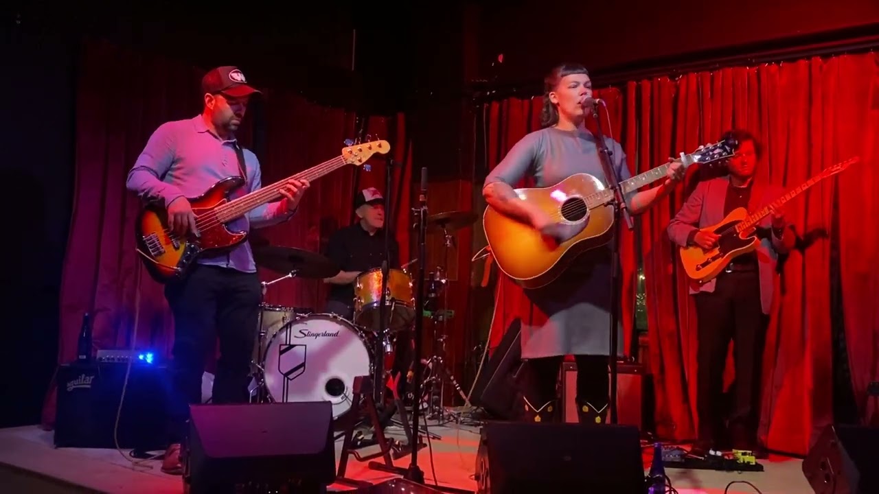 Laura Benitez and the Heartache - Are You Using Your Heart (Live at Peri's Tavern in Fairfax, CA)