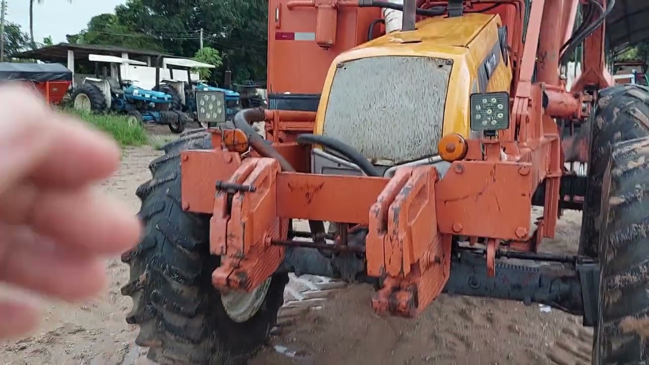 Carregadeira Valtra BM 100 Ano 2008 Parte Externa