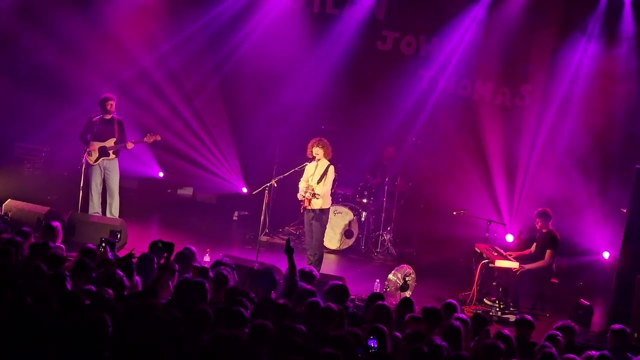 Dylan John Thomas (Got you on my side) 7/12/24,Mountford Hall.Liverpool. vid by peter kevan.