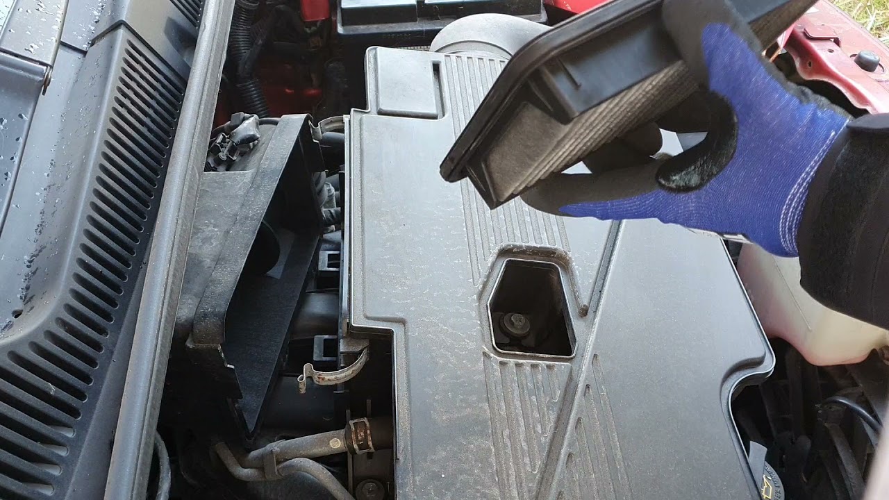 Suzuki Sx4 Wymiana filtra powietrza