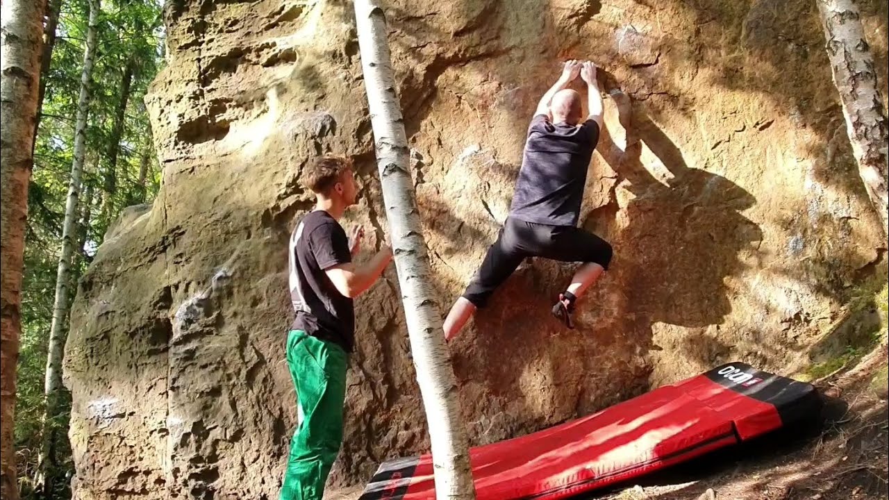 Boulder clip: First contact (outdoor Bahratal)
