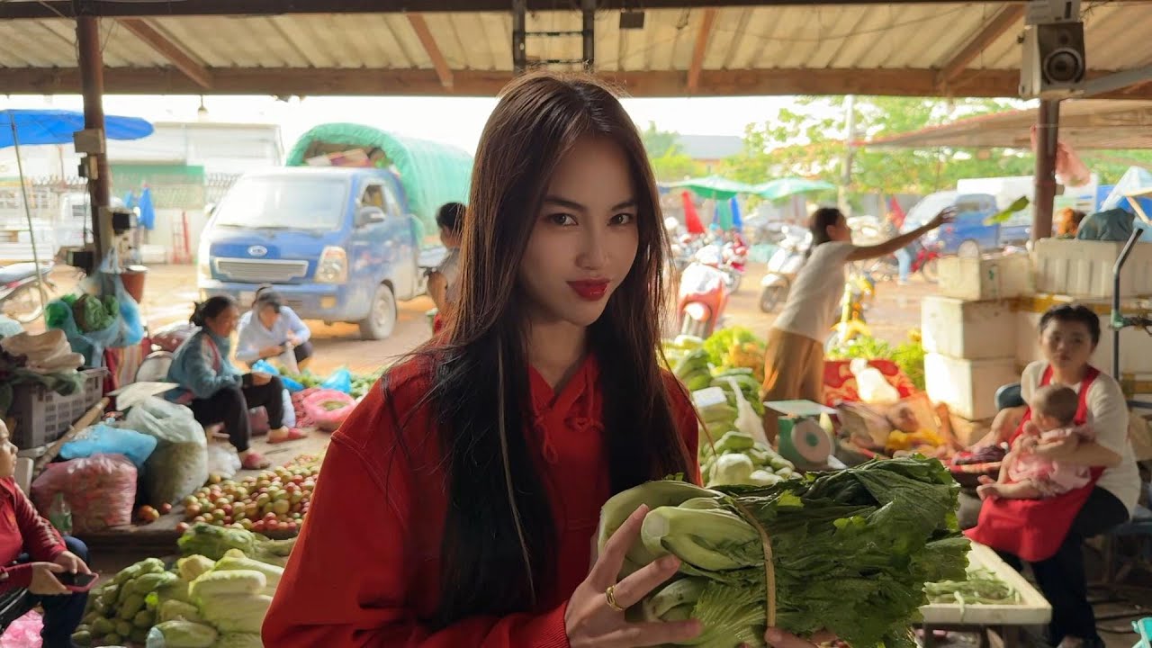 今天第一次去阿兰家里，陪她去给她妈妈做绑绳仪式，在她家里过夜。#老挝美女 #老挝生活 #老挝