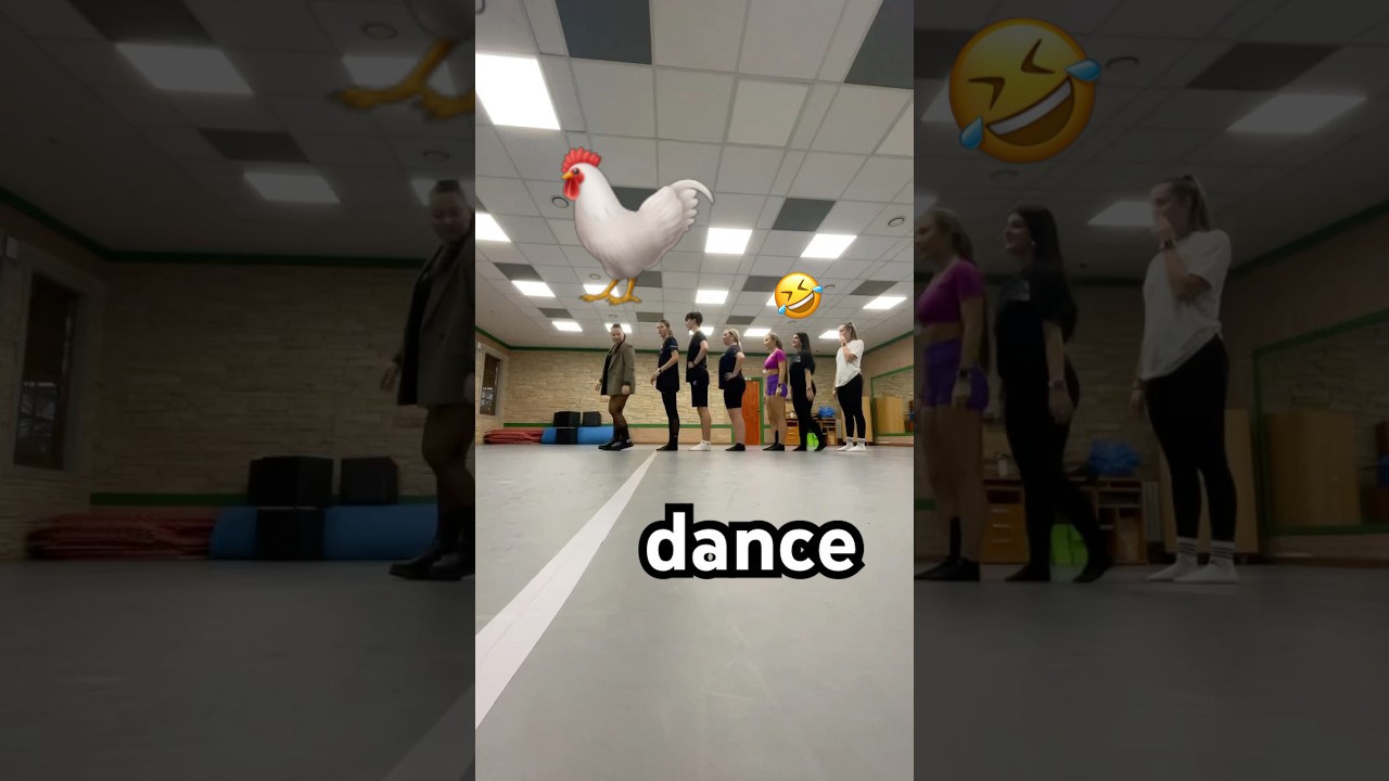We tried the viral chicken dance 🤣 🐔 #viraldance #dance #shorts #shortsdance #funny #chickendance