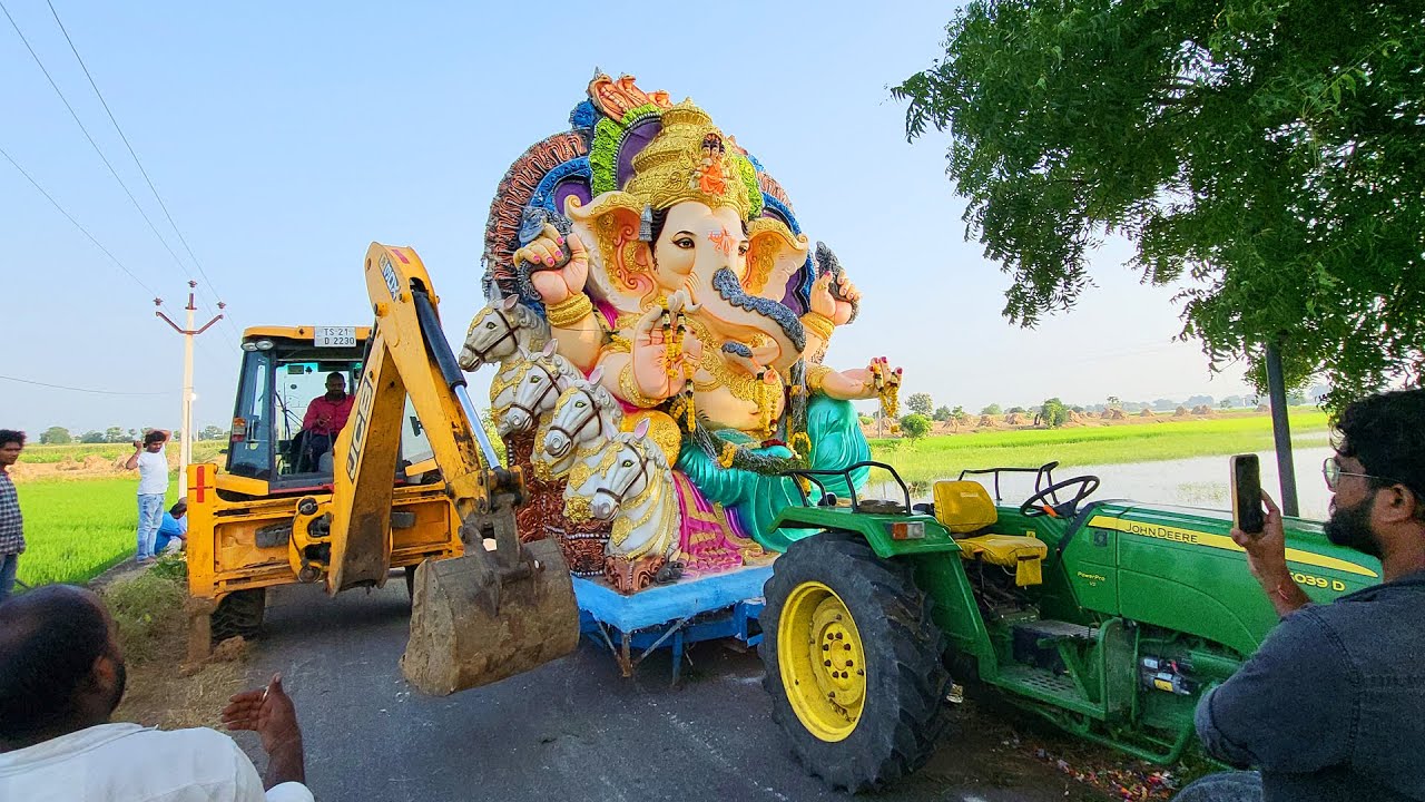 చాలా పెద్ద గణపతి నిమర్జనం JCB సహాయం తో చేసారు Ganesh immersion 2024
