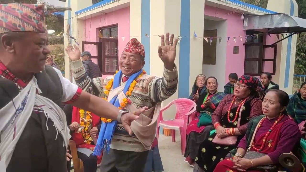 ठाडोभाका महानायक धम्पु दुरा र देउकुमारी दुरा बिच दोहोरीम घम्साघम्सी। तमु ल्होछार २०८९ प्यारजुङ ।