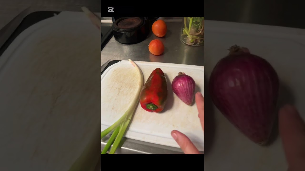 chicos, hoy hicimos unos deliciosos frijoles con oreja de cerdo espero que les guste mucho el video