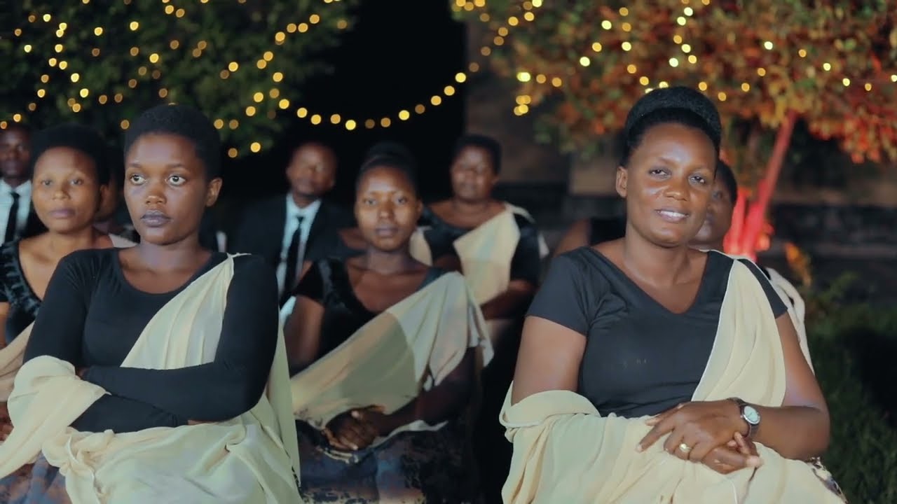Kurabukwa Umusaraba By UMURAVYO MASS CHOIR KANYOSHA-GISYO SDA CHURCH