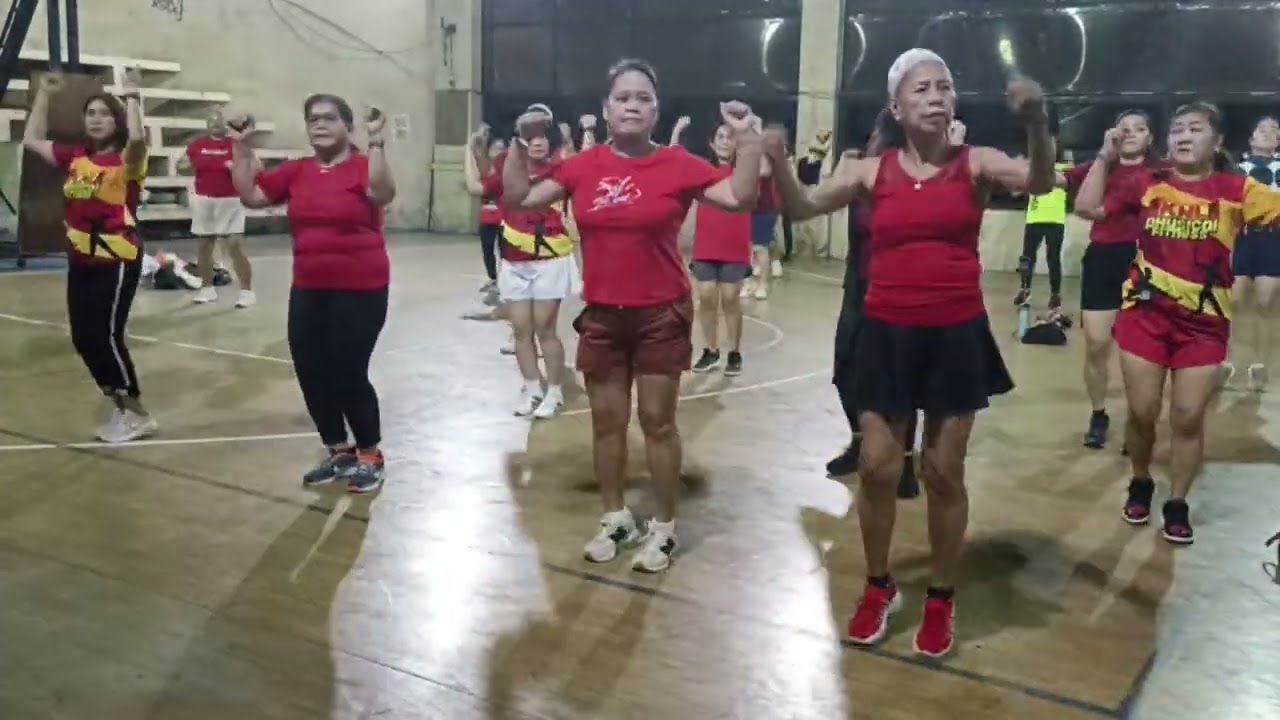 @knlphysicalfitness1425 Monday zumba with ZIN Romer. Music belongs to the rightful owner 