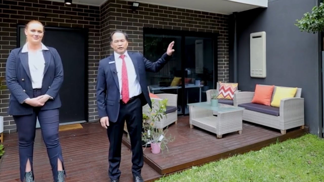 120E White Street Mordialloc For Sale by Harry Lew 0419 541 117 & Lara Smith 0481 362 450 Bayview RE