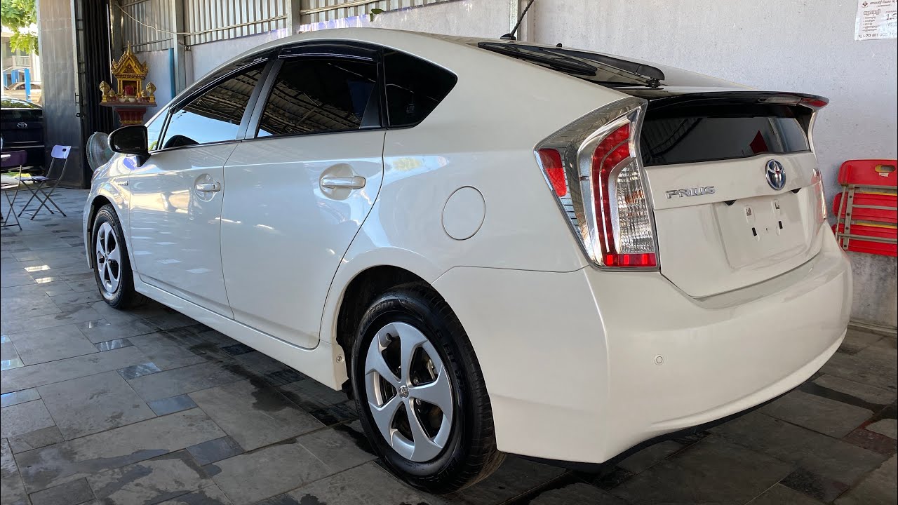 Toyota Prius 012 options 3 សន្លឹកពន្ធ តម្លៃ19,500$ 0979181851