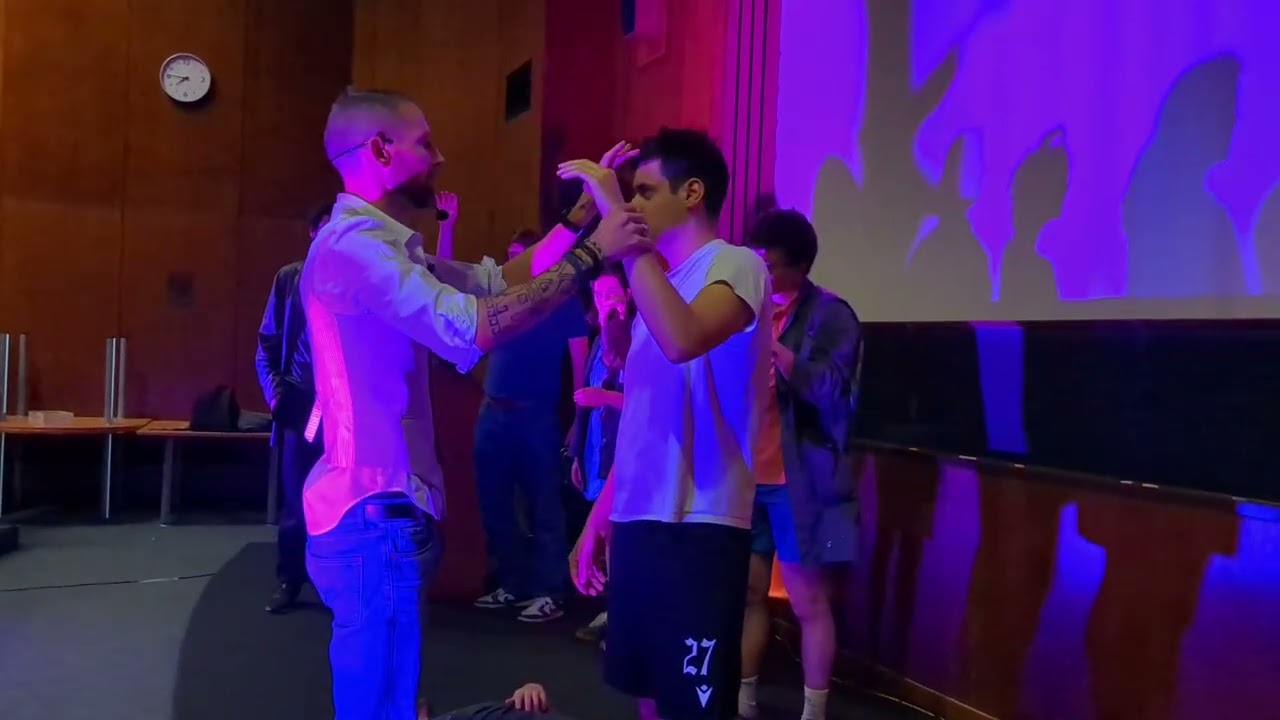 Spectacle d'hypnose à l'ENSAM 2025 : extraits 1