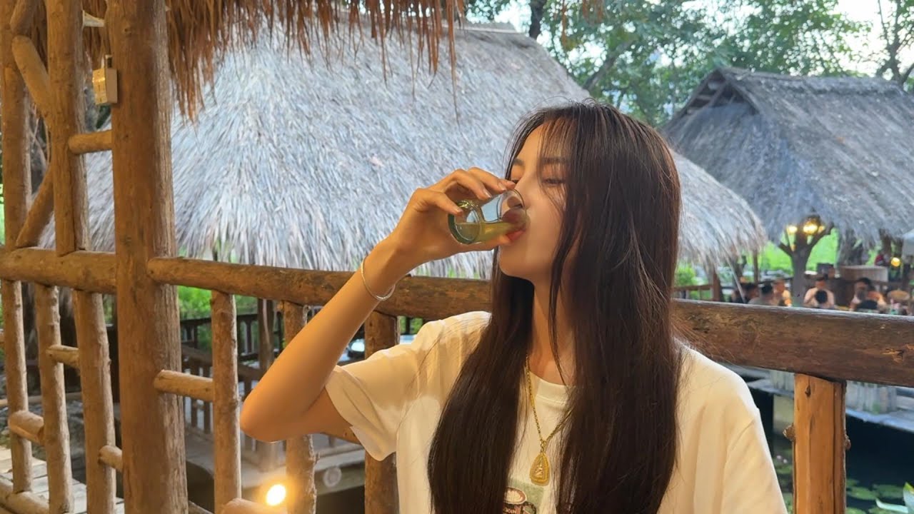 带阿兰体验一下中国少数民族风情，直接玩嗨了！#老挝美女 #老挝
