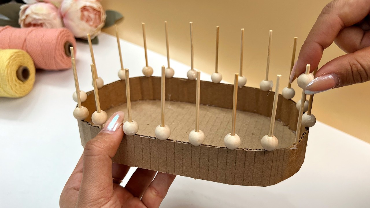 Beautiful! 🤩 Wooden skewers and a Piece of Cardboard, the result is Gorgeous! Basket weaving!