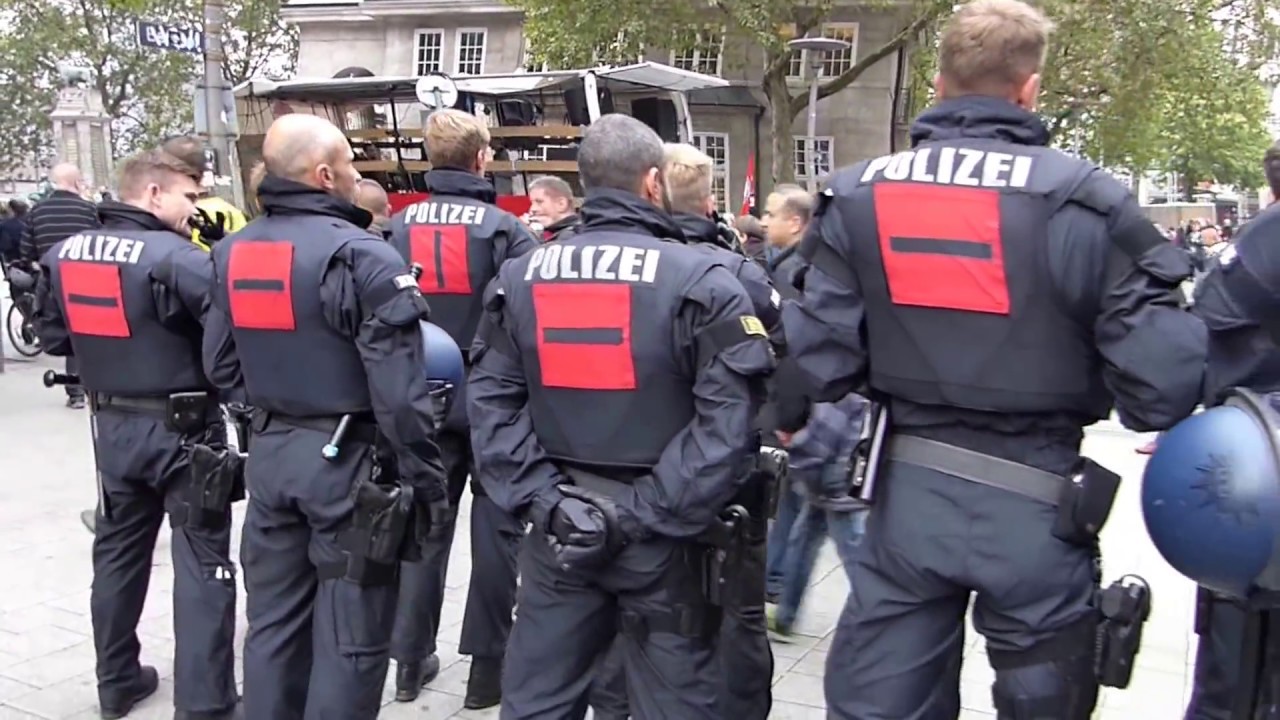 Hamburg bekennt Farbe-Demo gegen Rechts