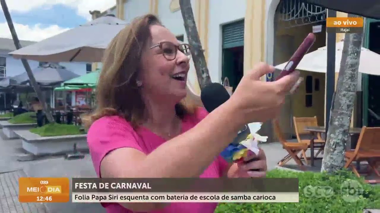 Folia Papa Siri esquenta com bateria de escola de samba carioca | Cotidiano | SCC Meio-Dia