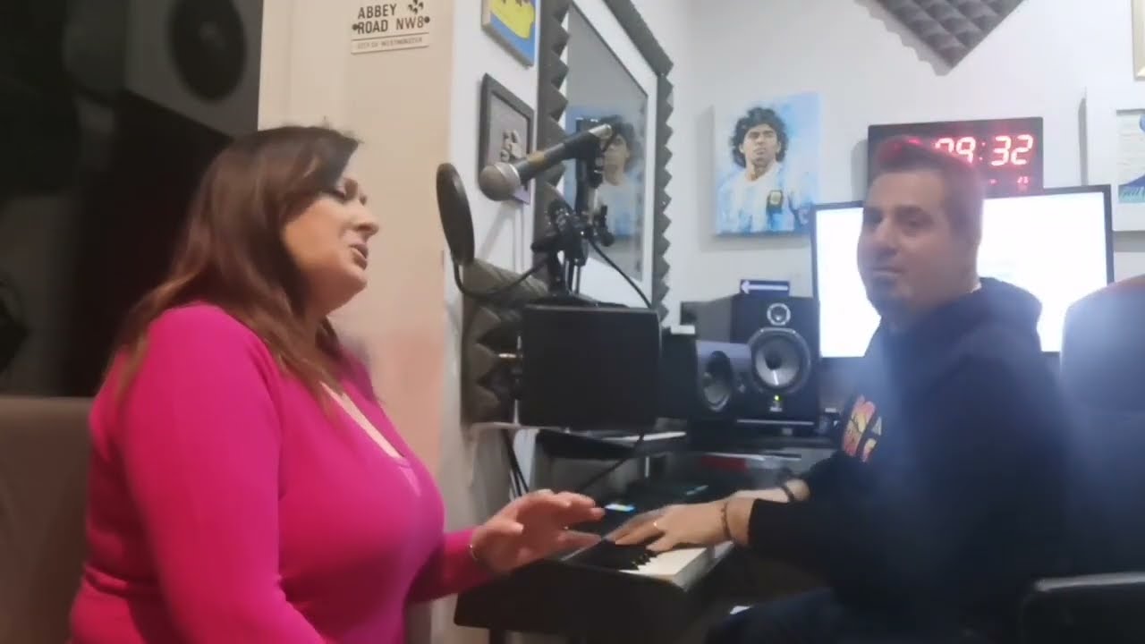 Roberta Tondelli e Mauro Spenillo - Sienteme Piano Version