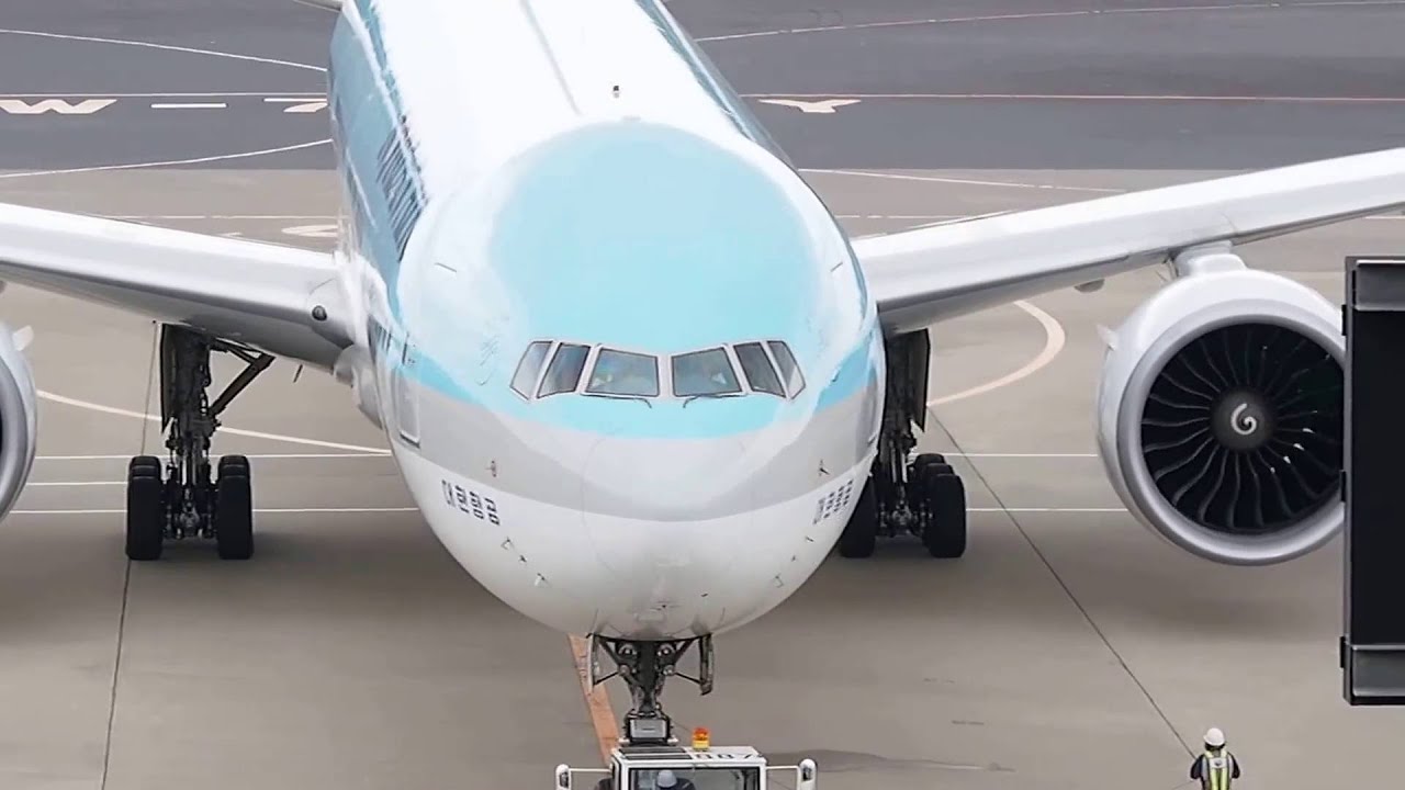 機長 お手振り  大韓航空 Boeing777-300/ER  HL7782