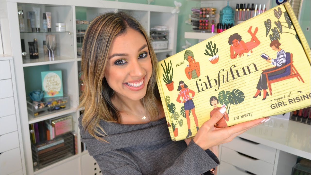 FabFitFun Spring Unboxing | A clutch, a candle, and jewelry?! Oh my!